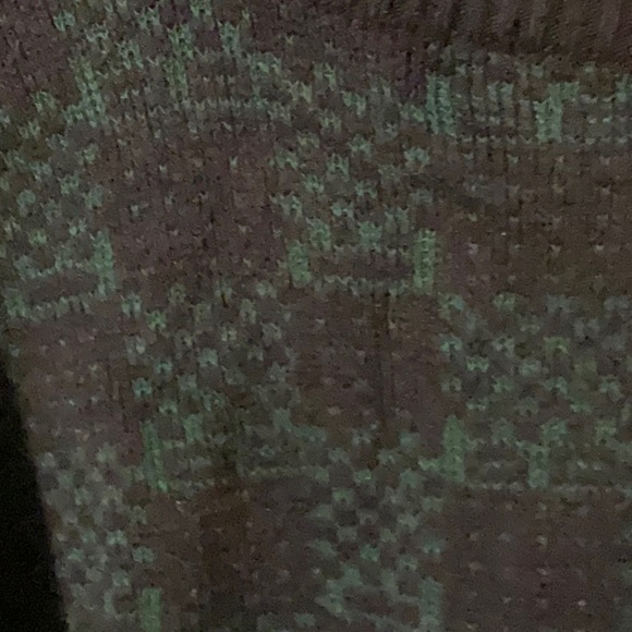 Elegant Black and Green Crewneck Sweaters - Picture 3 of 6